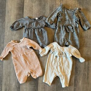 Lot of 4 - fall/winter outfits, girls 0-3 month